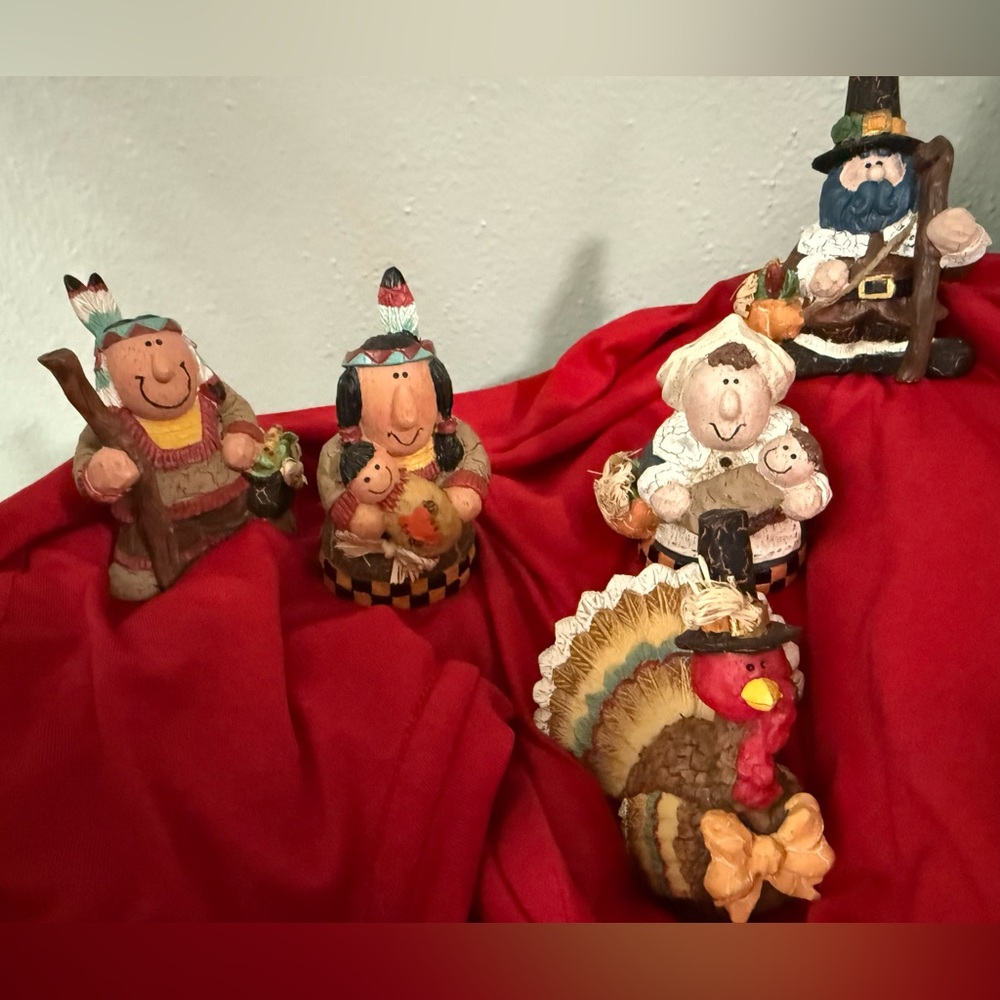 Festive Thanksgiving Figurine Set